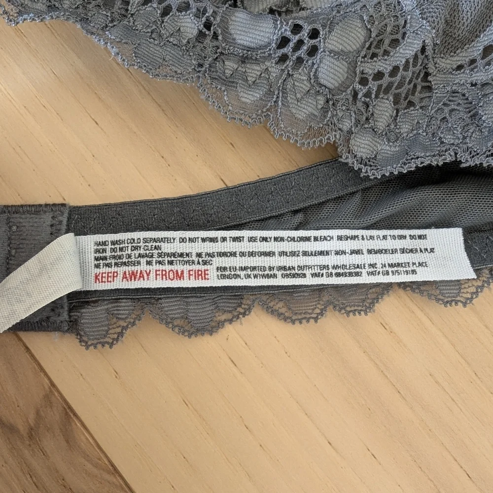 Free People Galloon Lace Halter Bralette Gray Plunge Stretchy Soft Wireless - Picture 8 of 9